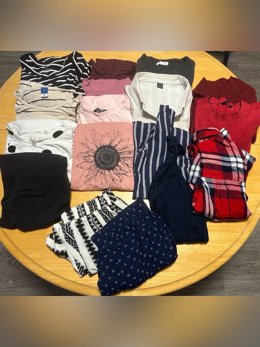 Ladies Neutral Clothing Bundle of 17 Items Shirts Tops Sweaters Size M/L